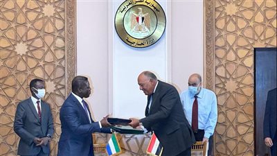 وزير الخارجية يوقع اتفاقيات تعاون ثنائي مع نظيره السيراليوني | صور