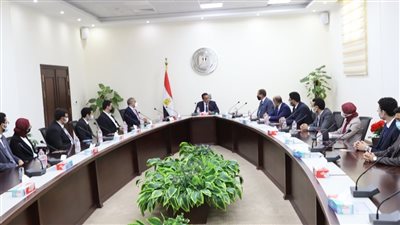 وزير التعليم العالي يلتقي بطلاب كليات الهندسة بالجامعات المصرية قبل سفرهم إلى روسيا