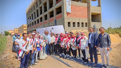 طلاب جامعة المنيا يتفقدون مشروعات حياة كريمة في مغاغة