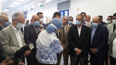 وزير الاتصالات يتفقد مركز إبداع مصر الرقمية بجامعة أسوان