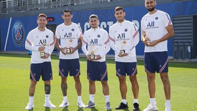 باريس سان جيرمان يكرم لاعبيه الفائزين بكوبا أمريكا ويورو 2020 | صور