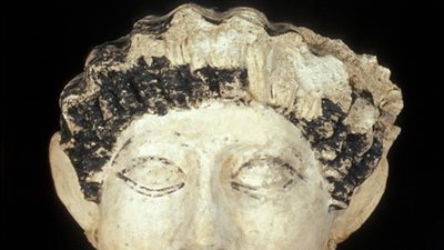 متحف الآثار بمكتبة الإسكندرية يعرض قناع مومياء