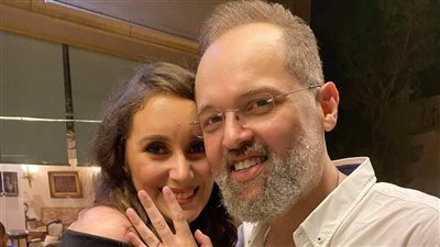 محمد محمود عبد العزيز يعلن خطبته أثناء الاحتفال بعيد ميلاده.. والعروس من خارج الوسط