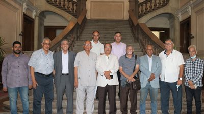 لجنة زراعة الأنسجة تتفقد معمل إكثار النخيل بمركز بحوث الصحراء