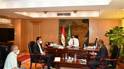 محافظ الفيوم يُوجه باستكمال الإجراءات الخاصة بالمشروعات العالقة بمبادرة حياة كريمة