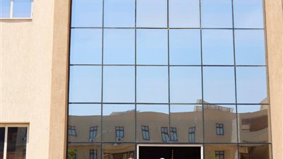 معهد بحوث الإلكترونيات وجامعة الدلتا التكنولوجية يبحثان سبل تعزيز التعاون بينهما