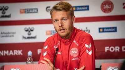 «يويفا» يكرم سيمون كايير والطاقم الطبي في حفل جوائز العام بعد إنقاذ حياة إريكسن