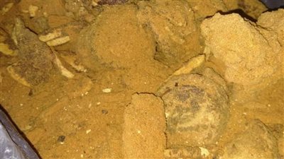 ضبط سلع ومواد غذائية منتهية الصلاحية داخل 3 مصانع بالبحيرة