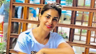 دينا الشربيني تتنازل عن اتهام مساعدة الفنانة منة فضالي بسرقتها