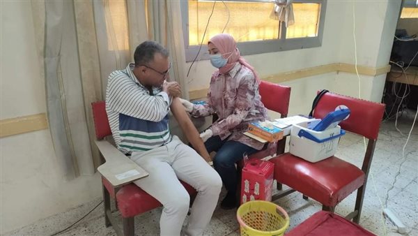 تطعيم المعلمين والإداريين