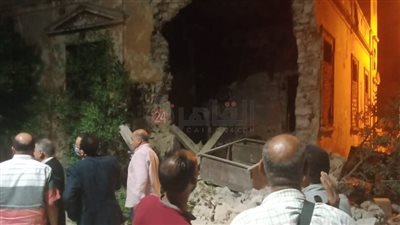 انهيار جزئي في عمارة بالمحلة وإخلاء عقار مجاور وتشكيل لجنة معاينة