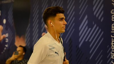 أشرف بن شرقي يزور معسكر الزمالك ليلة السوبر لدعم الفريق الأبيض