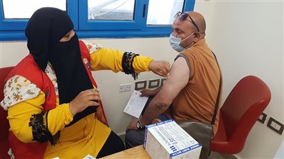 محافظ المنيا: استمرار وجود الفريق الطبي لتطعيم العاملين بالديوان العام بلقاح كورونا