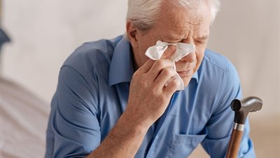 تفسير رؤية الأب المتوفى مريض في المنام.. دلالة على انقطاع ذكره 