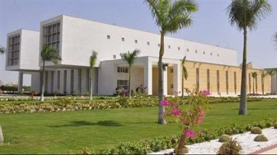 تخفيض الحد الأدنى للقبول بكليات الجامعة المصرية اليابانية.. 80% للصيدلة