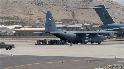 البنتاجون: إجلاء أكثر من 122 ألف شخص من أفغانستان