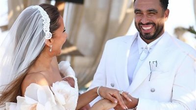 هشام عاشور يتغزل بزوجته نيللي كريم على أنغام عمرو دياب │ فيديو