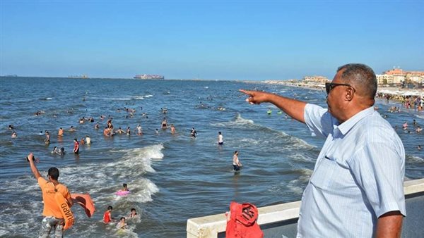 طارق عثمان مدير شاطئ