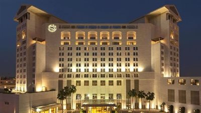 الأموال العامة تضبط سائق نصاب يزعم توفير فرص عمل للشباب في فنادق الخليج 