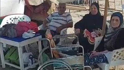 شواطئ بورسعيد تشهد إقبالًا كثيفًا.. ويوم لذوي الهمم على البحر مجانًا | صور وفيديو