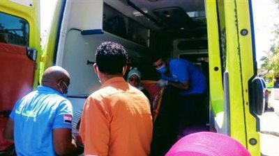 إصابة 7 أشخاص من أسرة واحدة إثر انقلاب سيارة ملاكي في قنا