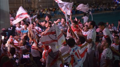 فرحة غابت 6 سنوات.. احتفالات جمهور الزمالك بدرع الدوري
