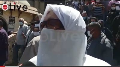 ياسمين الحصري ترثي الراحل حمدي الكنيسي في جنازته: لم يتغير منذ الصغر