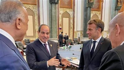 الرئيس السيسي يلتقي نظيره الفرنسي في العاصمة العراقية بغداد