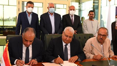 توقيع بروتوكول تعاون لتطبيق أنظمة الرى الحديث بقنا 