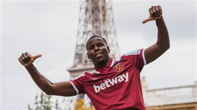 وست هام يفرض غرامة مالية على زوما لاعتدائه على قطة