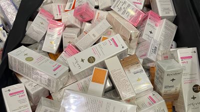 ضبط راكب قادم من لبنان حاول تهريب حقيبتي مستحضرات تجميل