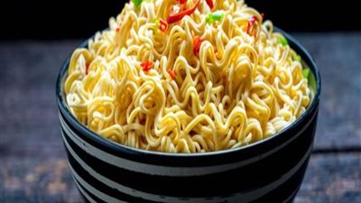 بعد ضبط عبوات فاسدة.. لجنة سلامة الغذاء تُحذر من الشعرية سريعة التحضير