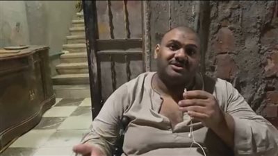 مصاب بالسمنة المفرطة يستغيث بالمسئولين لعلاجه: مش قادر أعيل أسرتي