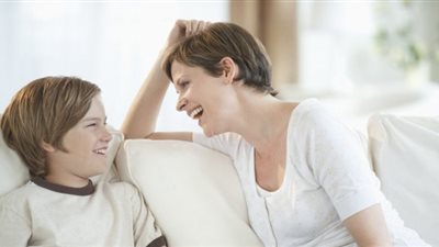 ذاكرة الأمثال 40.. الخَرْسَهْ تِعْرَفْ بِلُغَى ابْنَهَا