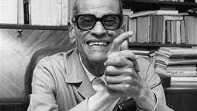 تحمل اسم سيدة وقيمتها 20 جنيها.. تعرف على أول جائزة حصل عليها نجيب محفوظ