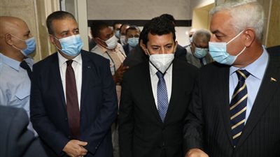 وزير الرياضة: معاش دائم وأجهزة تعويضية لمصابي أتوبيس فريق السرعة | صور