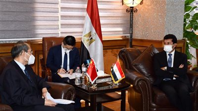 وزير الرياضة يبحث التعاون مع القائم بأعمال السفارة الصينية بالقاهرة