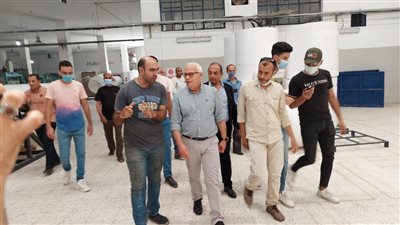 محافظ بورسعيد يتفقد مصانع إنتاج الفوم والبلاستيك والملابس الجاهزة