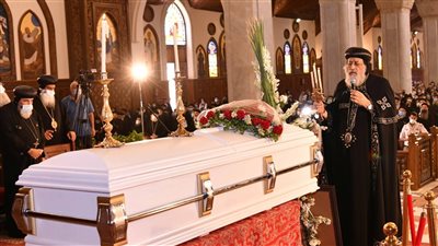  صلوات تجنيز الأنبا بطرس في الكاتدرائية | صور