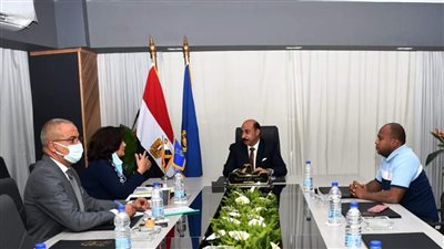 محافظ أسوان يتابع المشروع السويسري لتحسين مياه الشرب بمناطق شرق المحافظة