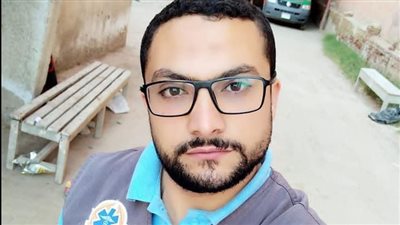 من مسعف لصيدلي.. حصل علي الثانوية العامة ثم حقق أمله بالتخرج من «صيدلة» كفر الشيخ 