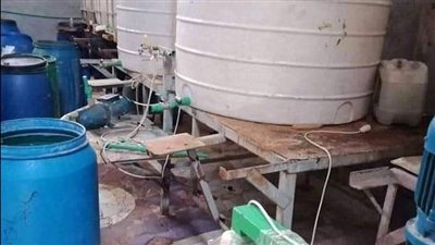 ضبط مواد غذائية منتهية الصلاحية بمصنعين دون ترخيص بالبحيرة