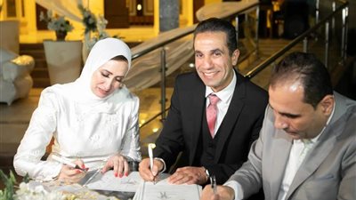 الصور الأولى من عقد قران محمد سمير على طليقته بحضور عدد من السياسيين والفنانين