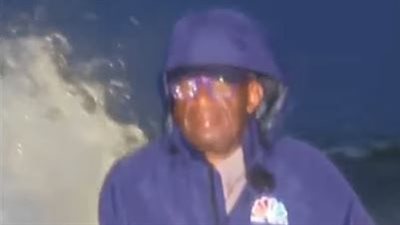 انهيار أسقف أحد المستشفيات.. مشاهد مُرعبة من إعصار أيدا في أمريكا