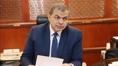 ضمن مبادرة مصر بكم أجمل.. وزير القوى العاملة يشهد توزيع عقود عمل لذوي الاحتياجات بالغردقة