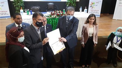 وزير القوى العاملة يشهد توزيع عقود العمل لذوى القدرات الخاصة بالغردقة | صور