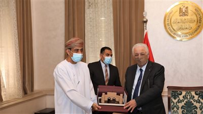 وزير التربية والتعليم يبحث مع سفير سلطنة عُمان بالقاهرة سبل تعزيز التعاون المشترك