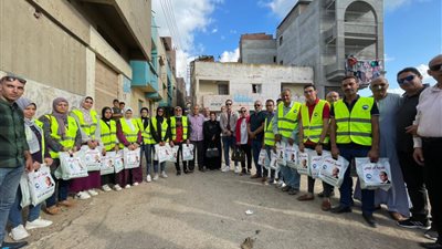 مستقبل وطن بكفر الشيخ يوزع 300 كرتونة مواد غذائية ولحومًا في مركز مطوبس │ صور