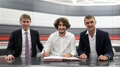 ميلان الإيطالي يعلن صفقتين جديدتين 