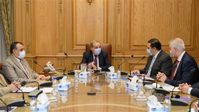 بحث التعاون المشترك بين الإنتاج الحربي وشركتيّ جرين تك وأوك في مجال إنتاج الطاقة الكهربائية